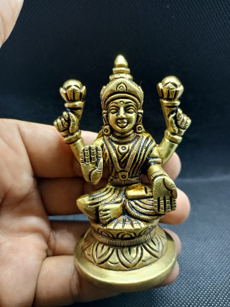Super Fine Quality Pure Brass Laxmi Idol Statue, Goddess Lakshmi Idol Laxmi Statue, God of wealth, fortune, love and beauty in India, UK, USA, All Country