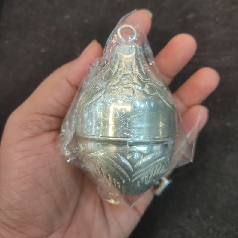 Silver Made Shrifal Naryal for Gifiting or Home Usage Purpose, Silver Article for Gifting in India, UK, USA, All Country