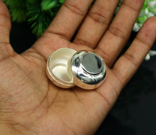 Silver handmade gorgeous small idol's Prasad box, trinket box, container box, brides Sindur box, solid silver article utensil in India, UK, USA, All Country